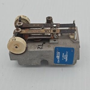 Johnson Controls T-4506 Dual‎ Temp Pneumatic Thermostat